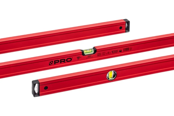 Poziomnica 180 cm waży jedynie 0,54 kg/m, co ułatwia codzienną pracę.